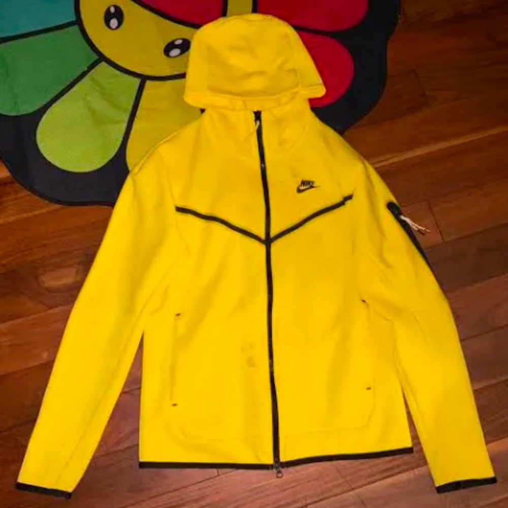 Nike Men's Zip-Up Sweater in Bright Yellow